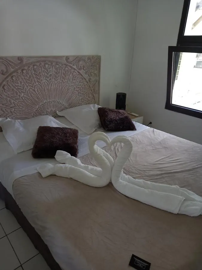 Casabeau Piscine Citerne Vue Mer Le Gosier  Guadeloupe